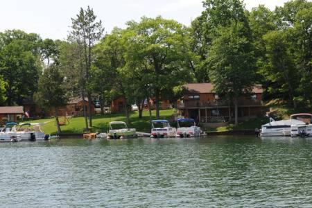 Clear Lake Resort West Branch Exterior photo